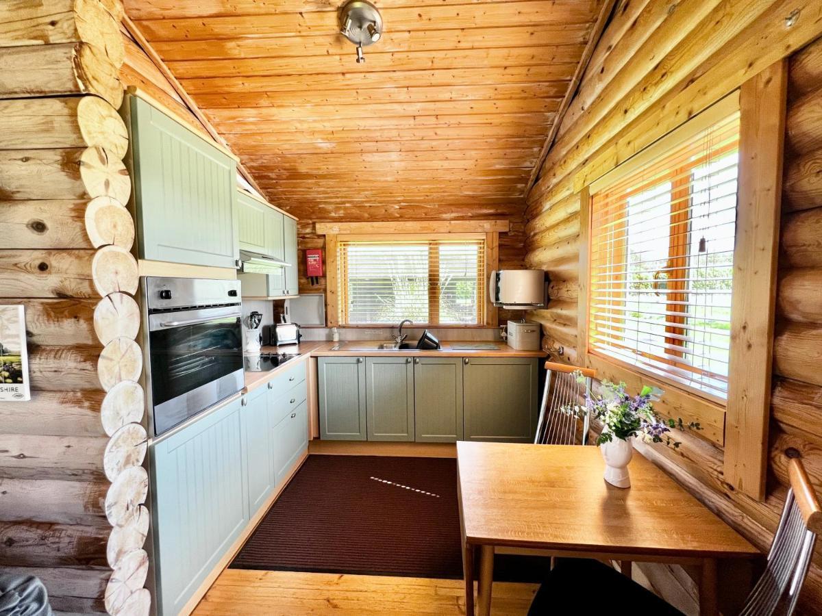 Lindley Log Cabin Lincoln Exterior photo